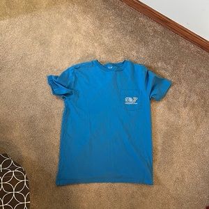 vineyard vines tee!!